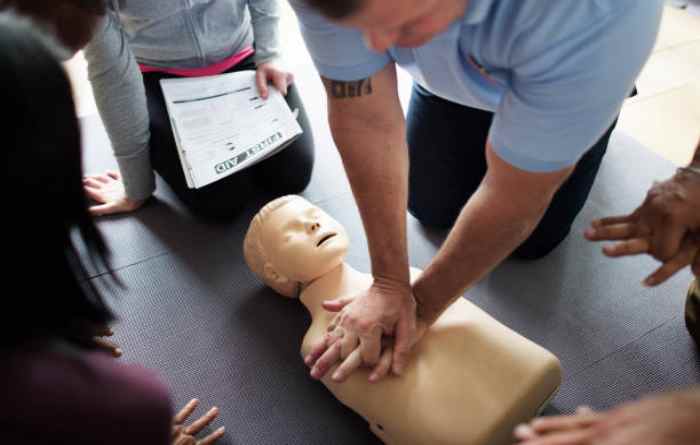 You are currently viewing The Ultimate Guide to Finding CPR Training Courses Near You